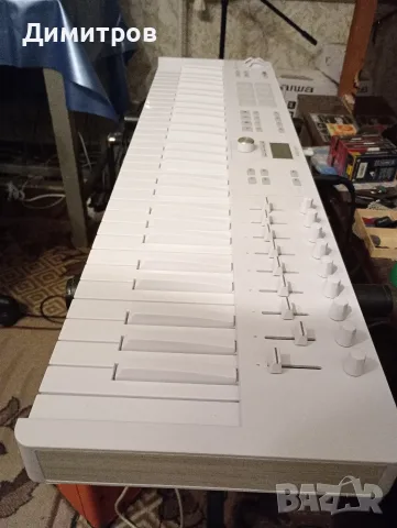 Arturia Keylab Essential 61 midi клавиатура.