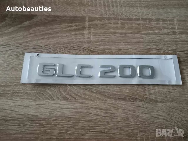 сребрист надпис Mercedes Benz GLC 200