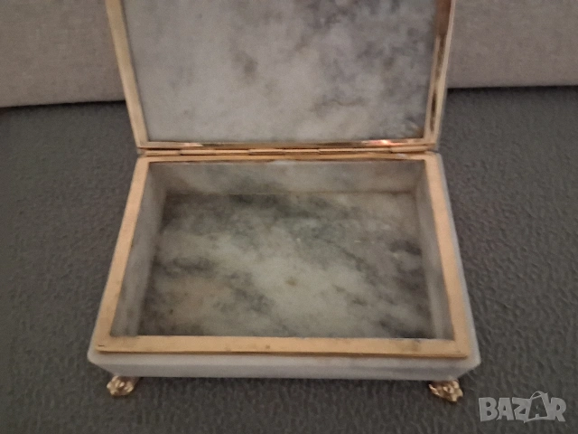 Мраморна кутия