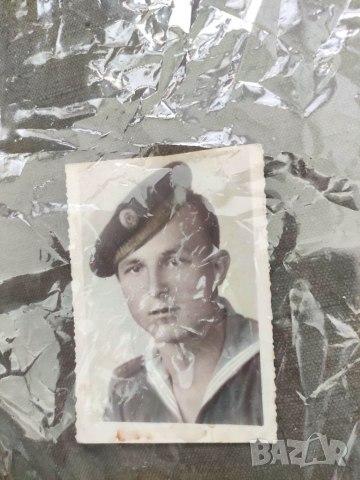 Продавам две стари снимки на моряци