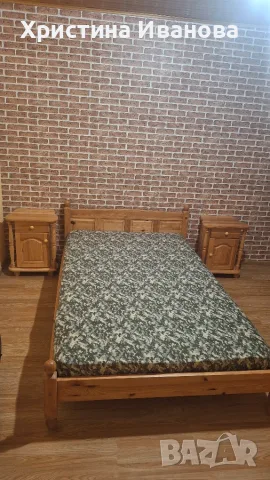 Продавам спалня с матрак с две нощни шкафчета,два ъглови шкафа и малка масичка нощни шка