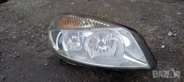 Десен фар за Renault Scenic II, снимка 2 - Части - 44355458