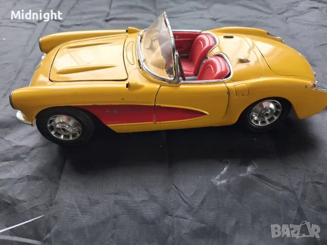 Шевролет Корвет 1957 . 1:18, снимка 2 - Колекции - 56222513