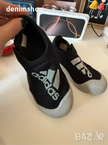 Детски спортни обувки Adidas номер 30