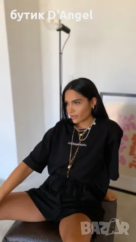 Тишърт с овърсайз кройка и бродерия в черен цвят