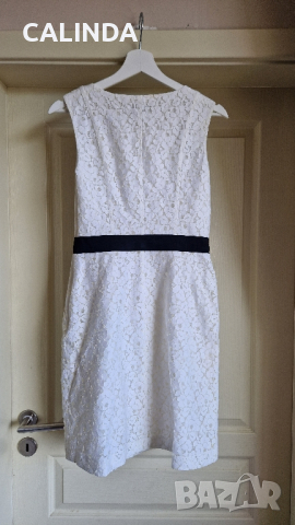 Нова бяла дантелена рокля с черен колан, снимка 2 - Рокли - 44762098
