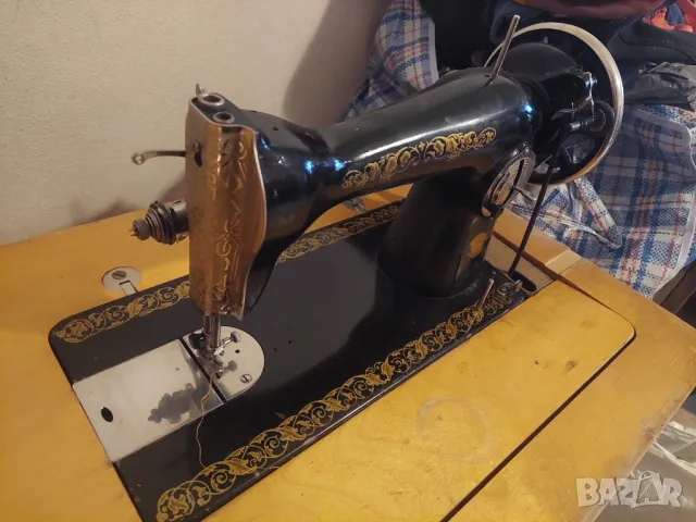 руска крачна шевна машина в шкаф, снимка 4 - Други машини и части - 47505105