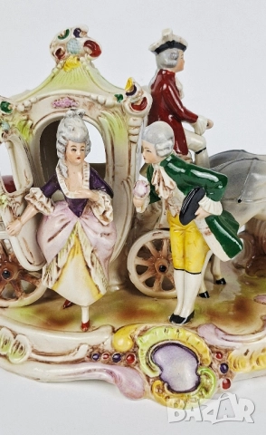 Фигура на каляска с дама и кавалер - Grafenthal, снимка 2 - Статуетки - 52171156