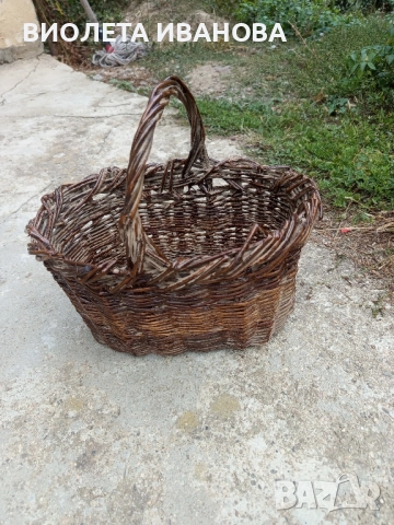 две стари кошнички.