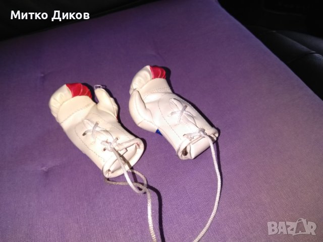Боксови ръкавици за огледало на кола -люлеещи се -за украса-92х50х40мм, снимка 2 - Аксесоари и консумативи - 44435477