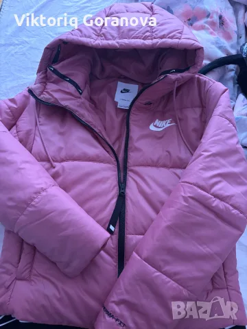 Яке на nike (носено е веднъж) ,в абсолютно перфектно състояние е, снимка 3 - Якета - 56108416