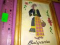 Bulgaria СТАРА ЕТНОГРАФСКИ СУВЕНИР РИСУНКА ДЪРВЕНА РАМКА МОМА във ФОЛКЛОРНА НОСИЯ с ПРЕСТИЛКА 42832, снимка 2