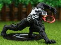 Статуетка Marvel: Spider-Man - Venom (Hero Collector), екшън фигура 23 cm, снимка 1 - Фигурки - 40082003