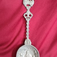 Старинна лъжица от релефен калай/маркировка ангел, снимка 1 - Антикварни и старинни предмети - 40845448