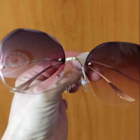 Дамски полигонални слънчеви очила без рамки + калъфче.  , снимка 1 - Слънчеви и диоптрични очила - 44791656