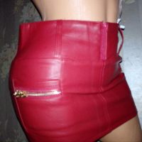 Нова ултра къса НОВА кожена пола в бордо с вградени боксерки S, снимка 9 - Поли - 36477996