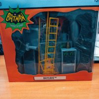 DC RETRO PLAYSET BATMAN 66 BATCAVE-Диорама, снимка 3 - Колекции - 41719119