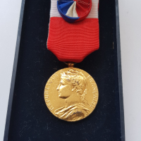 Френски сребърен позлатен медал, снимка 4 - Антикварни и старинни предмети - 36192127