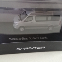 B66004164,Умален модел die-cast Mercedes-Benz Sprinter Kombi 1:87, снимка 4 - Колекции - 36306416