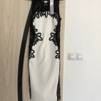 Бяло- черна рокля по тялото, снимка 1 - Рокли - 40191195