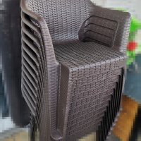 Пластмасови столове кафяви , снимка 1 - Градински мебели, декорация  - 40917163