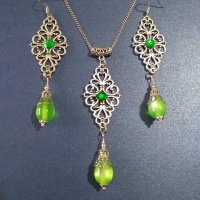 Прекрасен комплект бижута със смарагдово зелено с красиви орнаменти с цвят сребро , снимка 6 - Бижутерийни комплекти - 41496580