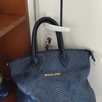 Дамска чанта , снимка 1 - Чанти - 41893625