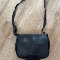Нова черна чанта, снимка 2 - Чанти - 40083376