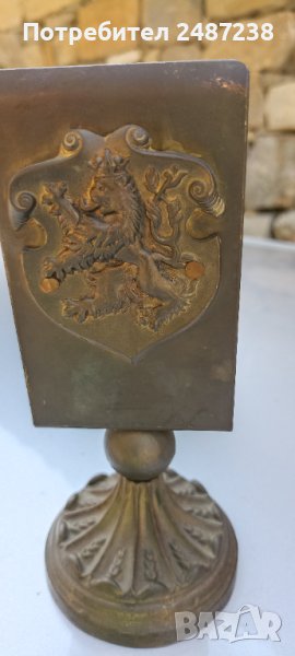 Стогодишен салфетник с разярен лъв с корона нащит, снимка 1