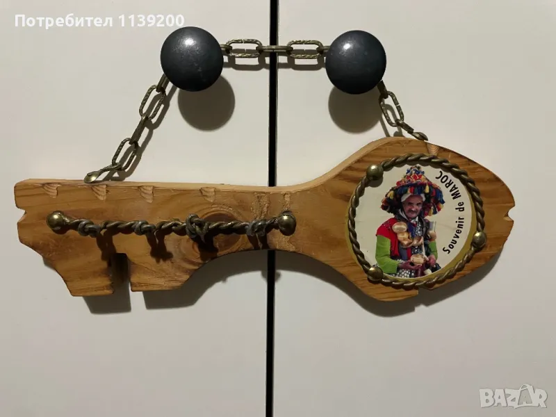 Винтидж мароканска закачалка за ключове дърво метал форма ключ, снимка 1