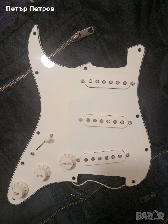 Обурудван пикгард  Fender , снимка 1