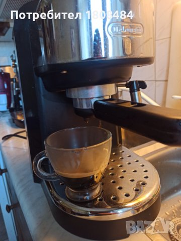 Кафемашина Делонги с ръкохватка с крема диск, работи перфектно и прави страхотно кафе с каймак , снимка 2 - Кафемашини - 41282242