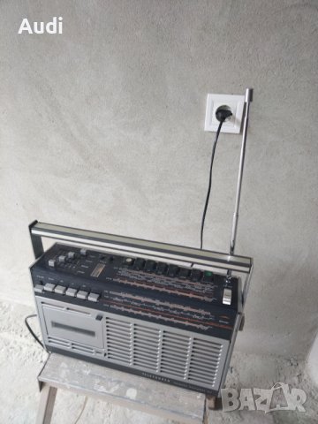 Ретро радио касетофон  TELEFUNKEN bajazzo compact 101, снимка 7 - Радиокасетофони, транзистори - 41423888