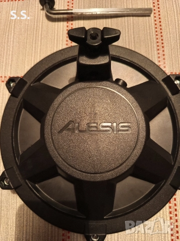 Пад за електронни барабани Alesis , снимка 2 - Ударни инструменти - 52807173