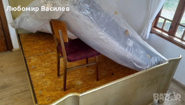 Продавам метална спалня 160/200см,матрак мемори 160/200см,нощно шкафче., снимка 6 - Спални и легла - 50620717