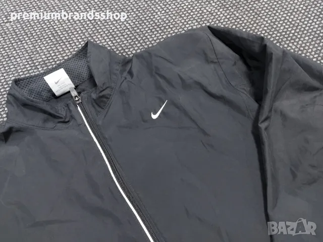 Nike ветровка L размер , снимка 2 - Спортни дрехи, екипи - 47540663