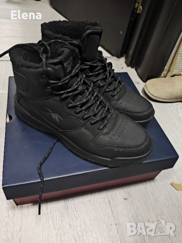 Хубави нови зимни обувки