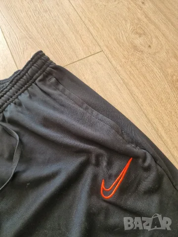 Страхотно мъжко спортно долнище NIKE размер M , снимка 4 - Спортни дрехи, екипи - 56130738