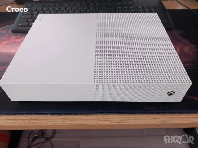Продавам Xbox One S - All-digital Edition - 1 TБ (САМО КОНЗОЛА)