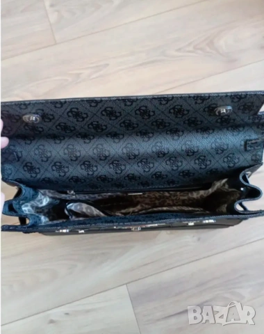 чанта Guess  Reveal- луксозна оригинална , снимка 4 - Чанти - 53712717