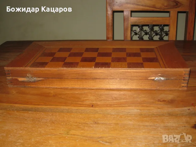 Стара табла с бакелитови пулове и кокалени зарове. Цена 45 евро.Пращам по Еконт., снимка 8 - Шах и табла - 55678877