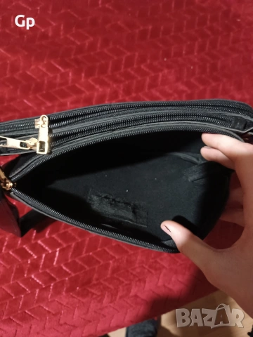 Продавам дамска чанта Guess като нова , снимка 3 - Чанти - 53269435