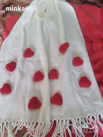 Претен шал със сърца., снимка 3 - Шалове - 53178664