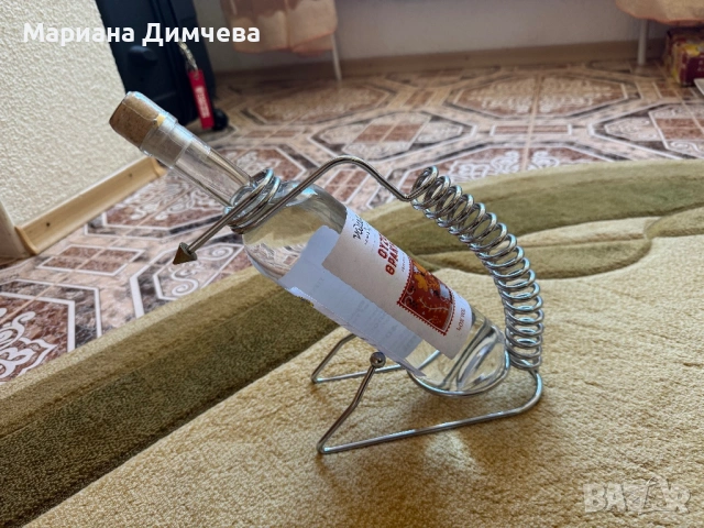 Луксозна поставка за бутилка вино – неръждаема никелирана стомана, оригинален дизайн