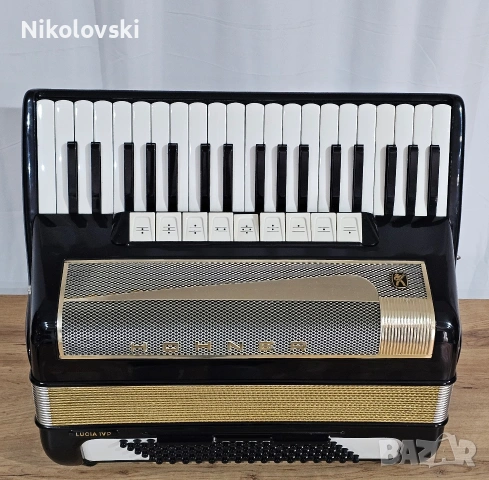 Акордеон Hohner Lucia IV НОВ , снимка 4 - Акордеони - 53689951