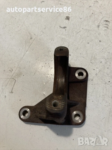 Стойка / монтажна скоба за Volvo C70 2.4 Бензин (2008) 30711363, снимка 3 - Части - 53866197