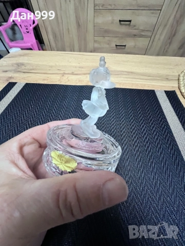 Колекционерска фигирка на Дейзи Дък изработена от оловен кристал, снимка 4 - Колекции - 52973803