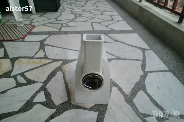 Електрическа месомелачка Moulinex HV3, снимка 8 - Месомелачки - 53447850