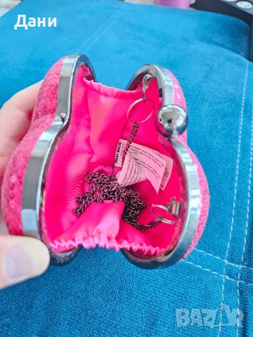 Продавам малка секси Дамска чанта с форма на Сърце, несесер за гримове и зеброва чанта Tally Weijl, снимка 6 - Чанти - 55744597