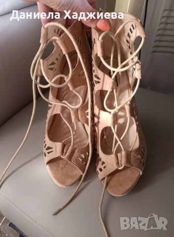 Бежови естревагантни сандали 38 номер